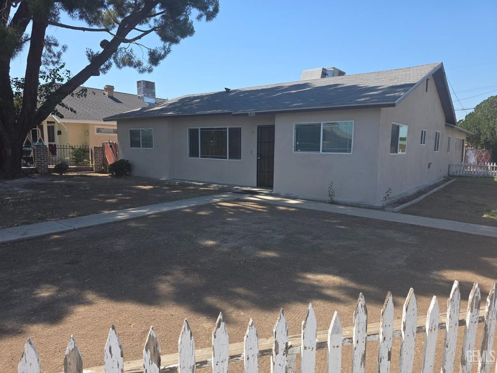 Photo of 300 Harlow Avenue, Mc Farland, CA 93250 (MLS # 202606931)