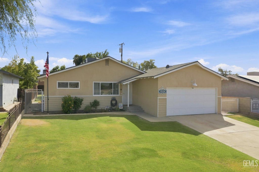 Photo of 4824 N Chester EXT, Bakersfield, CA 93308 (MLS # 202608543)
