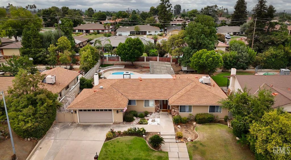 Photo of 3707 Panorama Drive, Bakersfield, CA 93306 (MLS # 202603725)