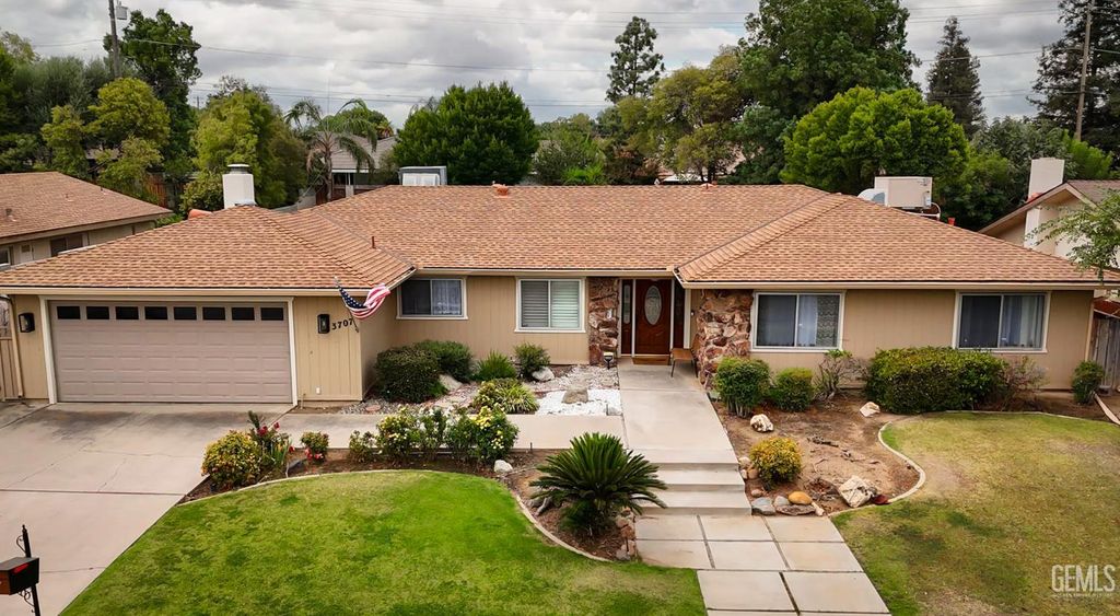 Photo of 3707 Panorama Drive, Bakersfield, CA 93306 (MLS # 202603725)