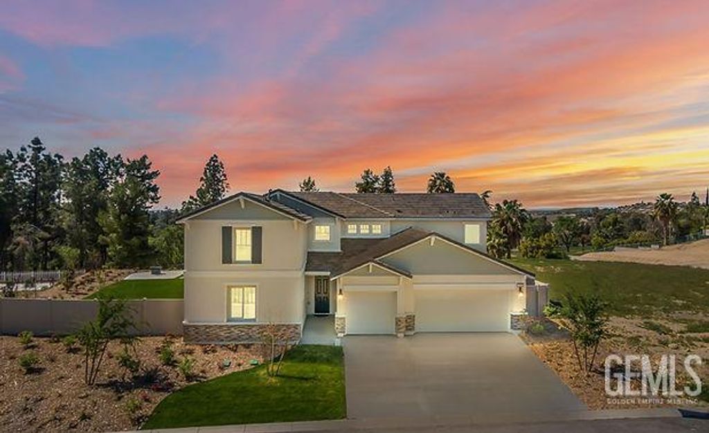 Photo of 5609 Levanto Street, Bakersfield, CA 93306 (MLS # 202511298)