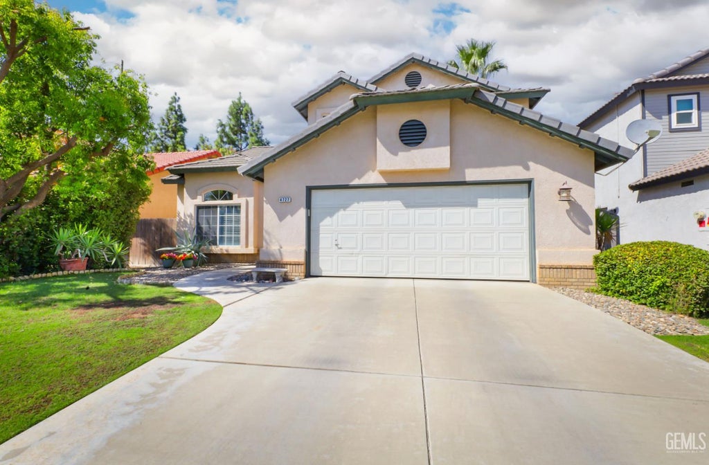 Photo of 4727 Marsh Hawk Drive, Bakersfield, CA 93312 (MLS # 202609559)