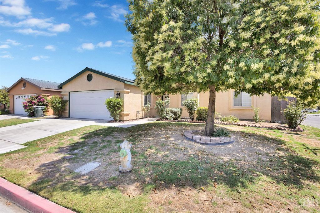 Photo of 5403 Cascade Ridge Street, Bakersfield, CA 93307 (MLS # 202510876)