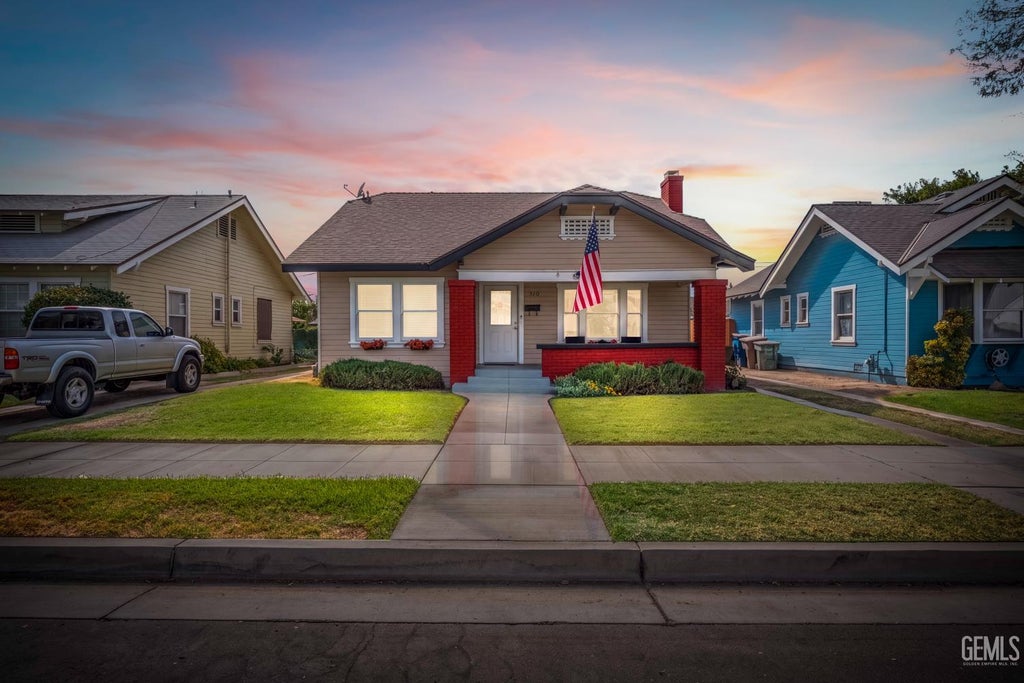 Photo of 319 G Street, Bakersfield, CA 93304 (MLS # 202609795)