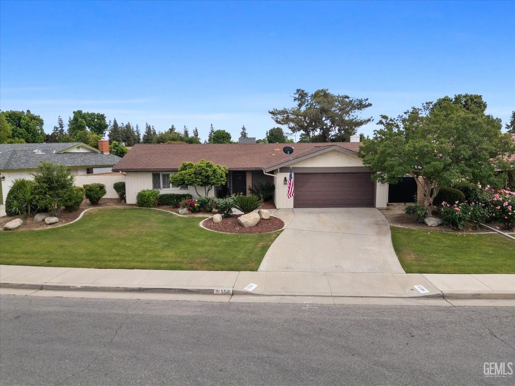 Photo of 5501 Demaret Avenue, Bakersfield, CA 93309 (MLS # 202603910)