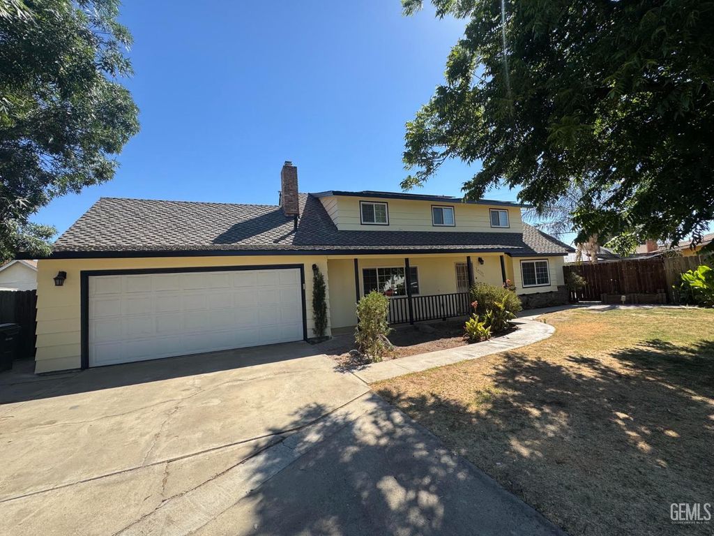 Photo of 4705 Winners Circle CIR, Bakersfield, CA 93309 (MLS # 202607963)