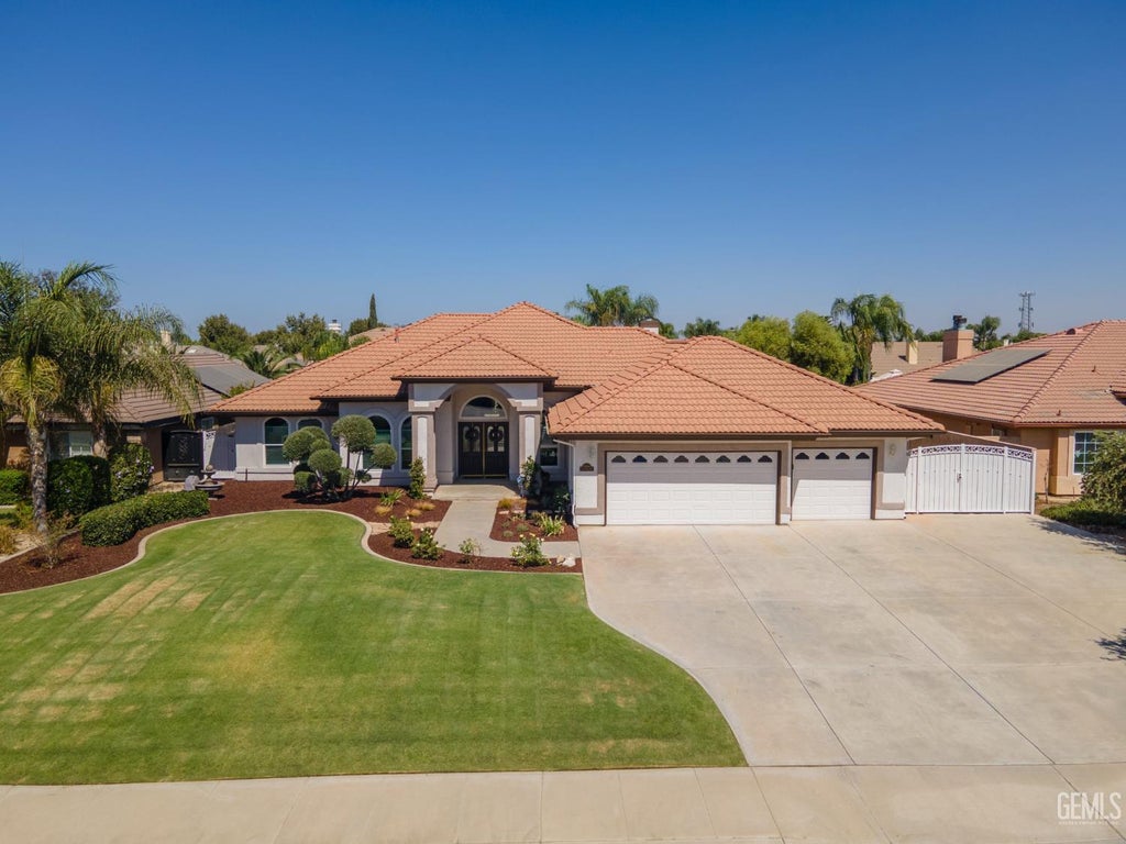 Photo of 13806 Table Rock Avenue, Bakersfield, CA 93314 (MLS # 202610036)