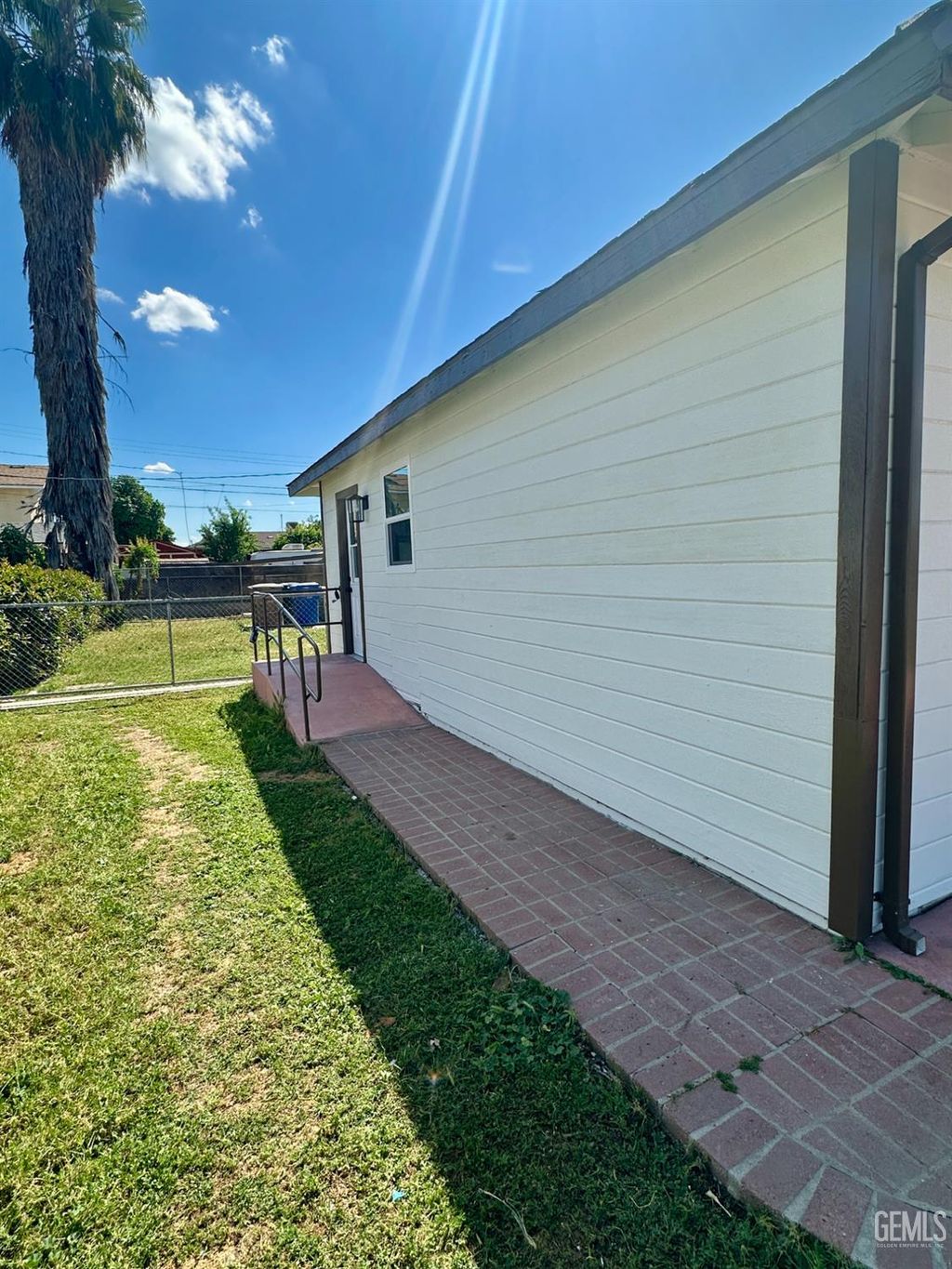 Photo of 1217 Crawford Street, Bakersfield, CA 93305 (MLS # 202603547)