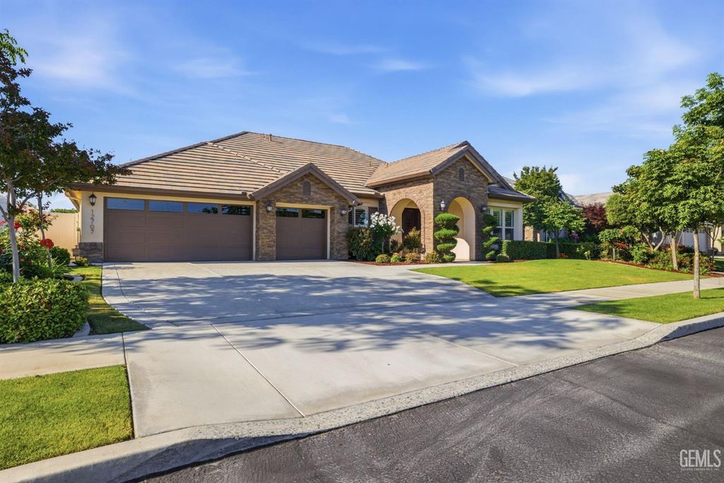 Photo of 12707 Parkerhill Drive, Bakersfield, CA 93311 (MLS # 202602475)