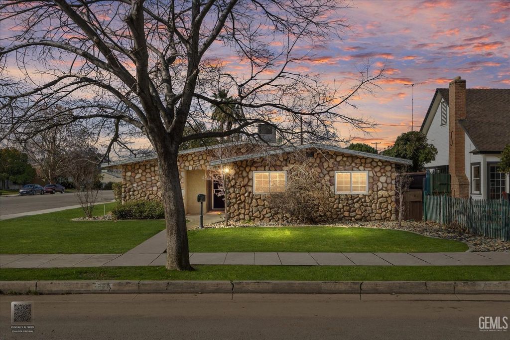 Photo of 201 Oleander Avenue, Bakersfield, CA 93304 (MLS # 202600361)