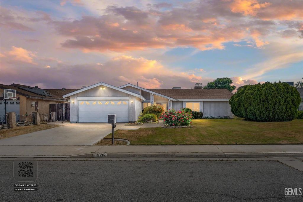 Photo of 6200 Summerfield Drive, Bakersfield, CA 93313 (MLS # 202603714)