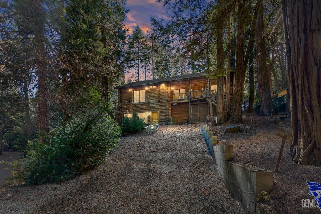 Photo of 8717 Old State Road, Wofford Heights, CA 93285 (MLS # 202513566)