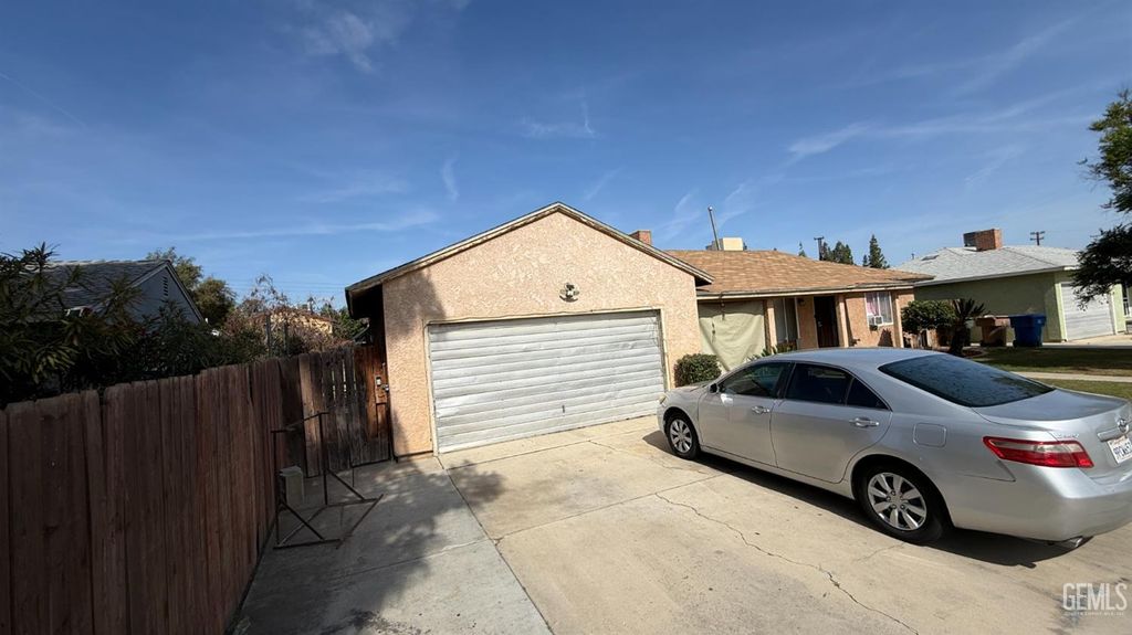 Photo of 4714 Frazier Avenue, Bakersfield, CA 93309 (MLS # 202604114)