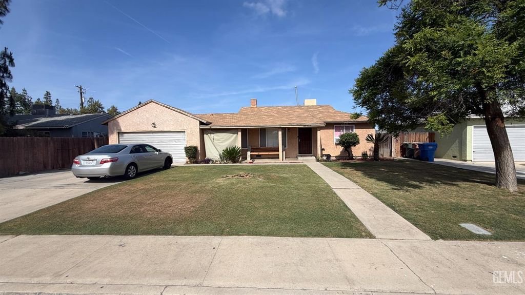 Photo of 4714 Frazier Avenue, Bakersfield, CA 93309 (MLS # 202604114)