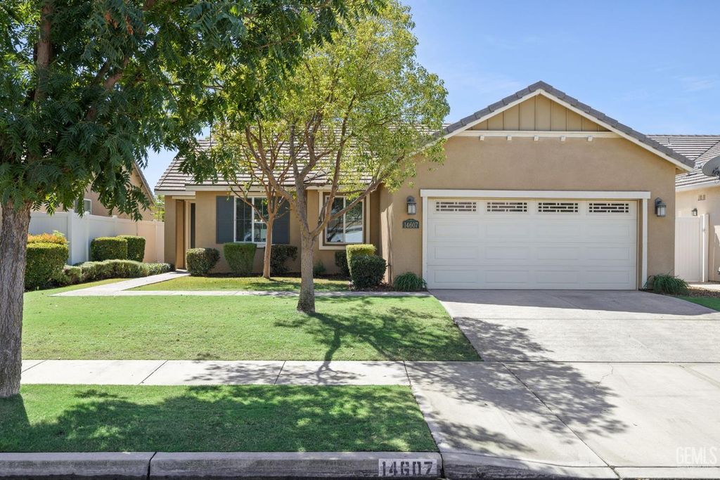 Photo of 14607 Checkerbloom Drive, Bakersfield, CA 93314 (MLS # 202510776)