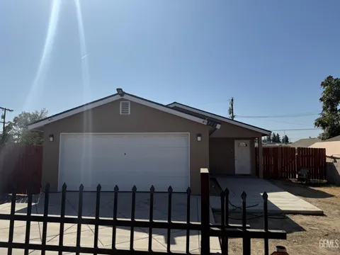 311 Water Street, Bakersfield, CA 93305 - MLS#: 202500812