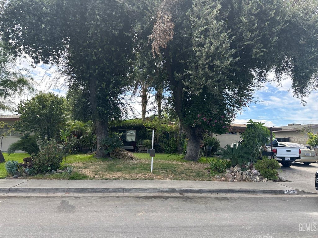 Photo of 3805 Sechrest Avenue, Bakersfield, CA 93309 (MLS # 202610084)