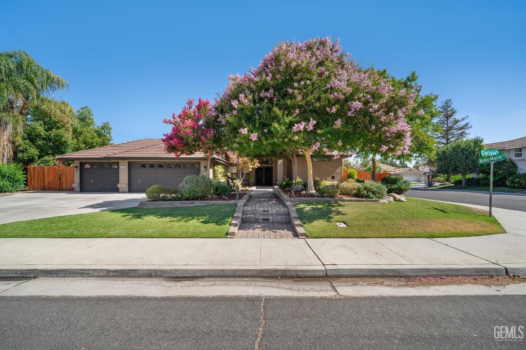 Photo of 15502 Clarisse Street, Bakersfield, CA 93314 (MLS # 202607305)