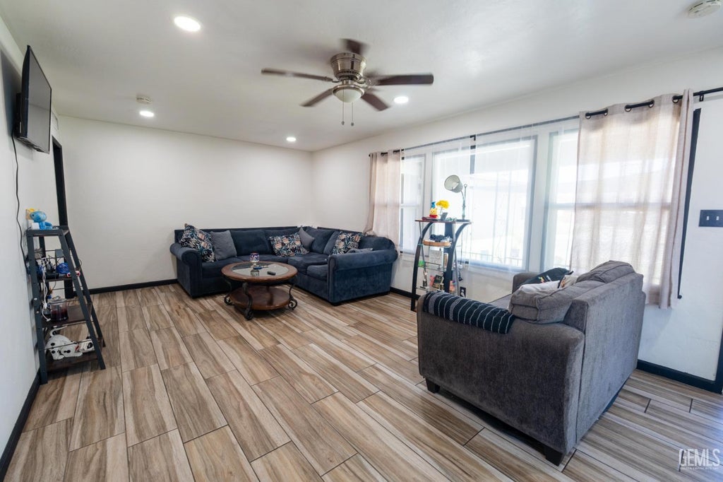 Photo of 1921 Doolittle Avenue, Bakersfield, CA 93304 (MLS # 202609851)