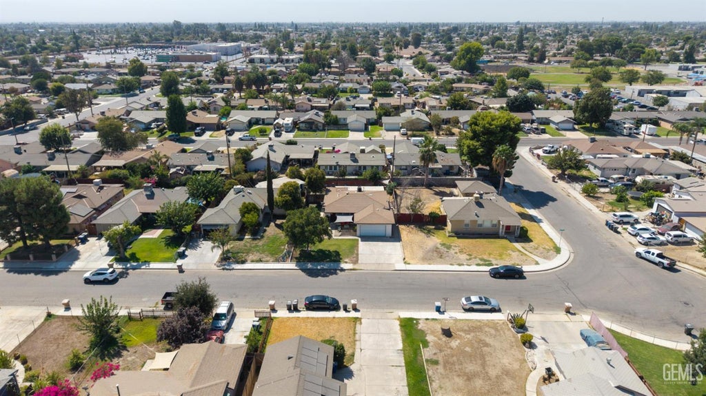 Photo of 1921 Doolittle Avenue, Bakersfield, CA 93304 (MLS # 202609851)