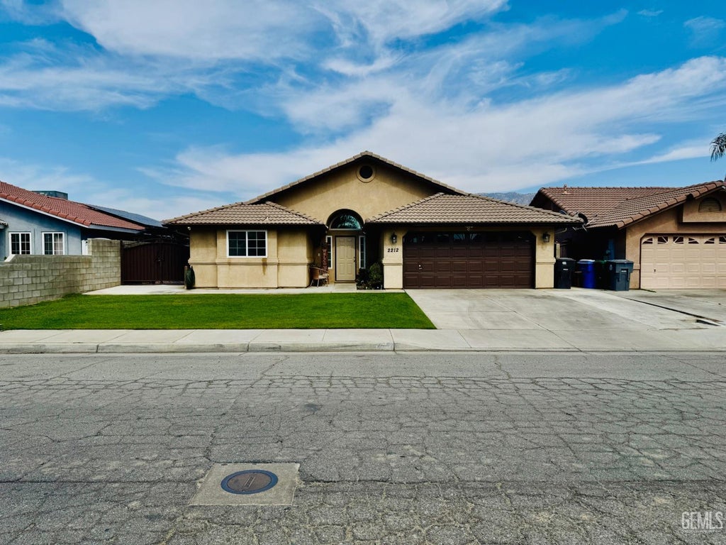 Photo of 2212 S A Street, Arvin, CA 93203 (MLS # 202605992)