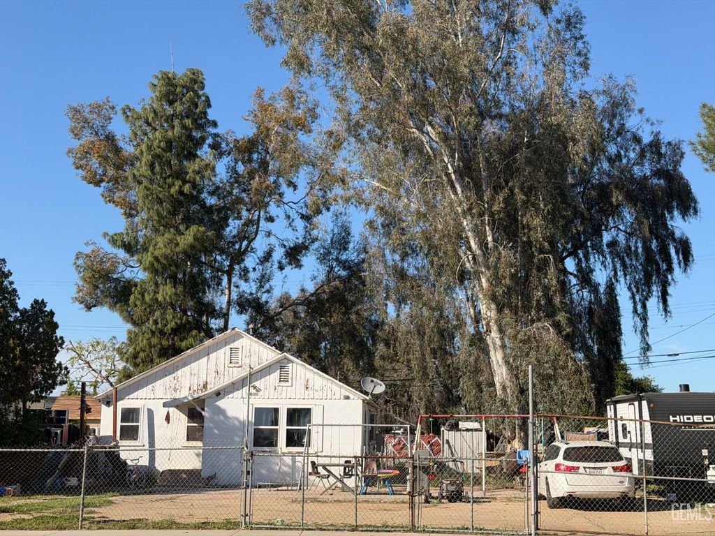 Photo of 5020 Pioneer Drive, Bakersfield, CA 93306 (MLS # 202602417)