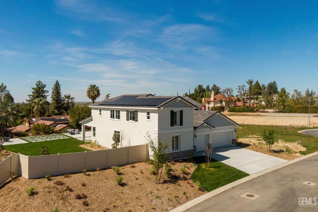 Photo of 5808 Levanto Street, Bakersfield, CA 93306 (MLS # 202511322)