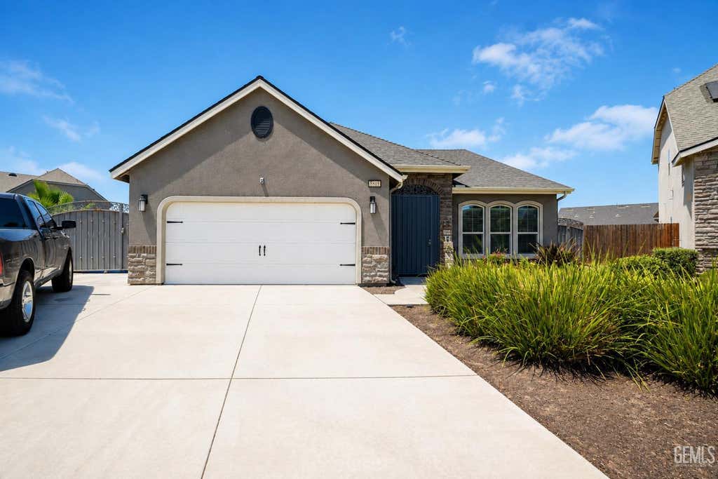 Photo of 5519 Rivulet Run Court, Bakersfield, CA 93313 (MLS # 202607842)