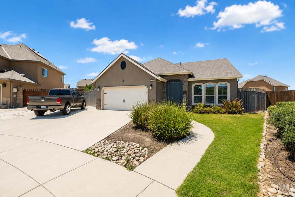 Photo of 5519 Rivulet Run Court, Bakersfield, CA 93313 (MLS # 202607842)