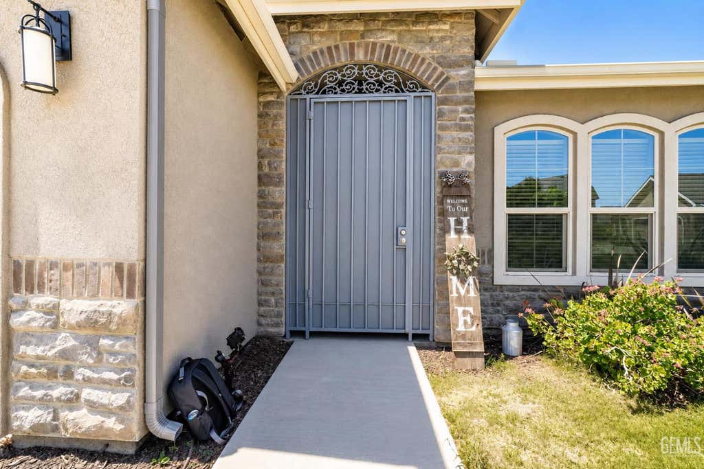 Photo of 5519 Rivulet Run Court, Bakersfield, CA 93313 (MLS # 202607842)