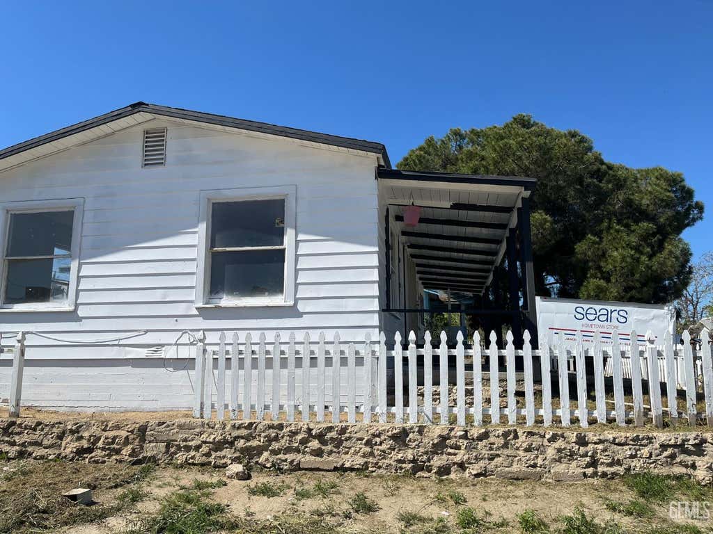 Photo of 301 D Street, Taft, CA 93268 (MLS # 202607696)