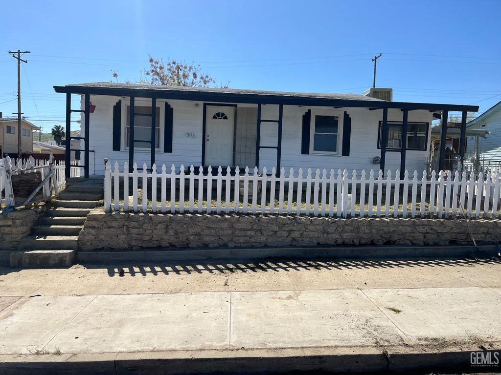 Photo of 301 D Street, Taft, CA 93268 (MLS # 202607696)