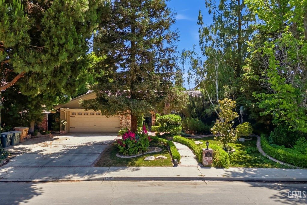 Photo of 2512 Moffitt Way, Bakersfield, CA 93309 (MLS # 202605666)