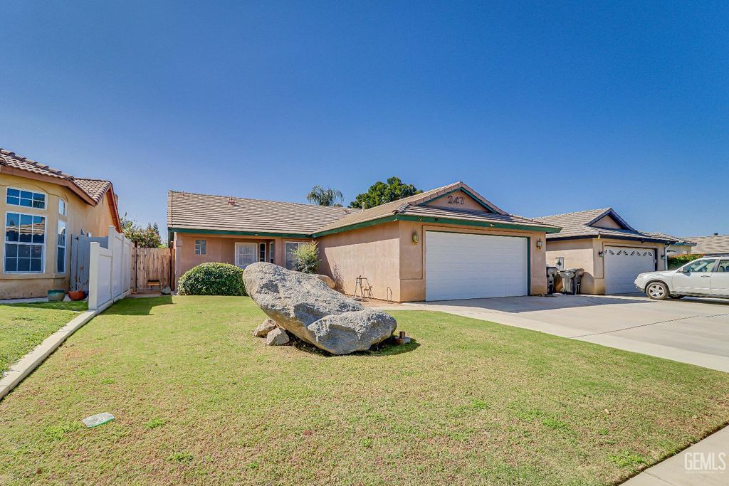 Photo of 247 Deep Creek Drive, Bakersfield, CA 93308 (MLS # 202511312)