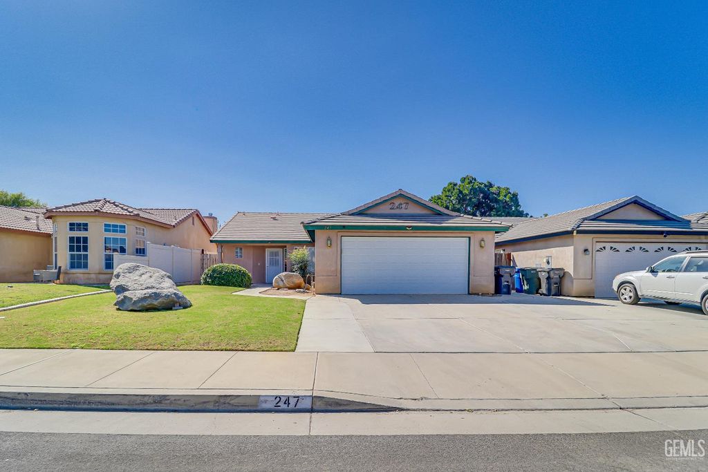 Photo of 247 Deep Creek Drive, Bakersfield, CA 93308 (MLS # 202511312)