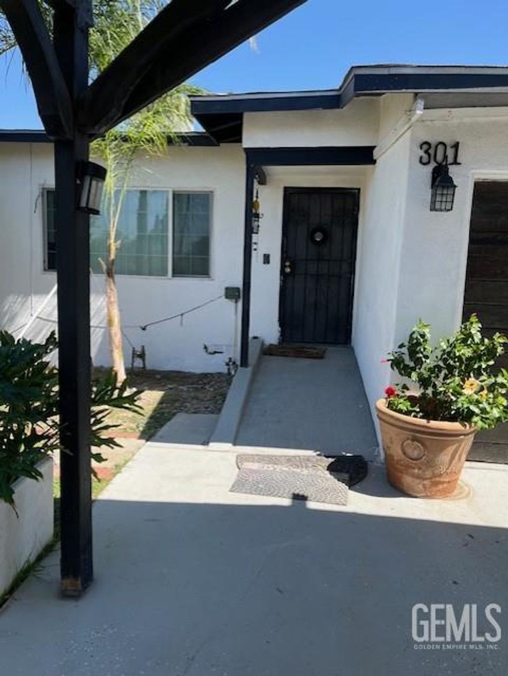 Photo of 301 Madison Street, Bakersfield, CA 93307 (MLS # 202510502)