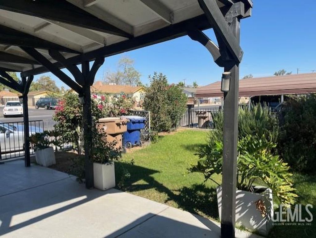 Photo of 301 Madison Street, Bakersfield, CA 93307 (MLS # 202510502)