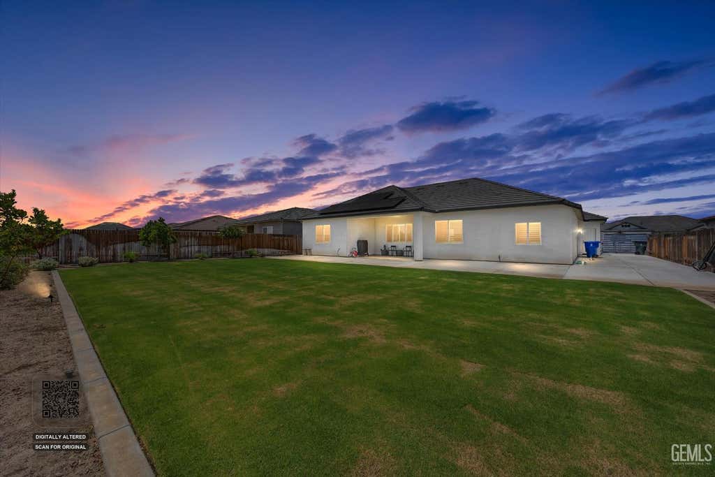 Photo of 1125 Brookline Lane, Bakersfield, CA 93314 (MLS # 202607889)