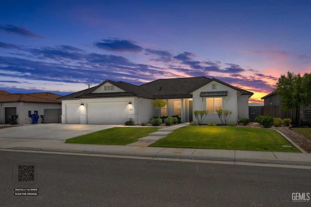 Photo of 1125 Brookline Lane, Bakersfield, CA 93314 (MLS # 202607889)