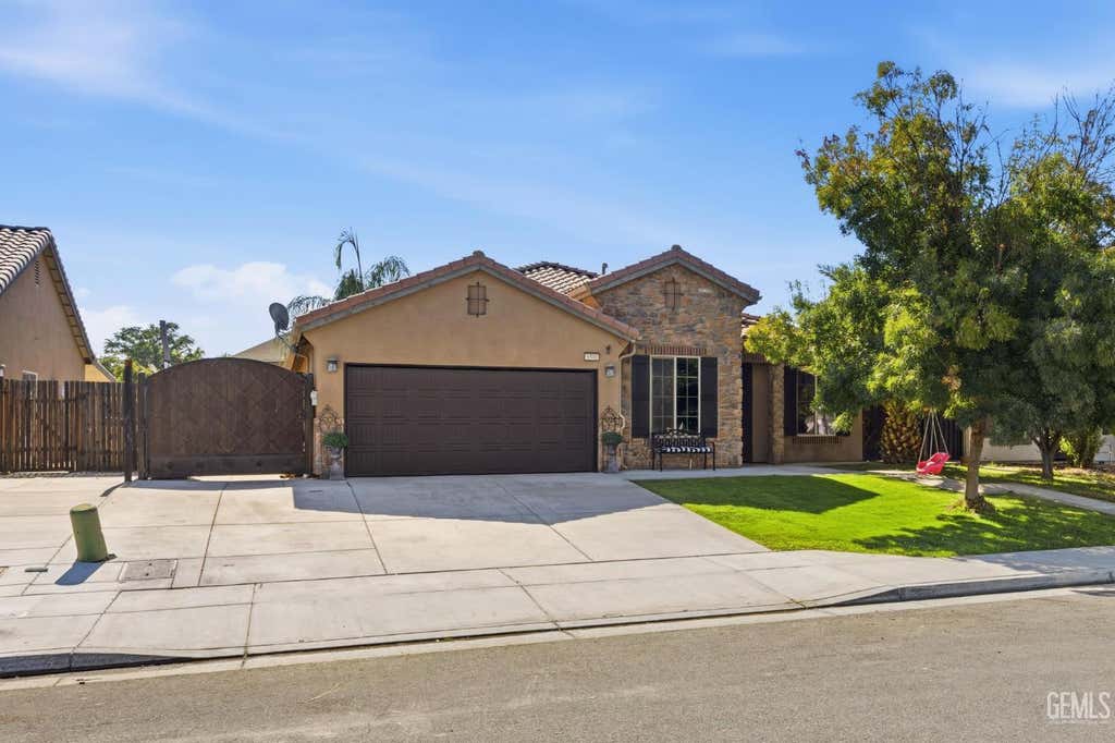 Photo of 9508 Wareham Drive, Bakersfield, CA 93313 (MLS # 202607474)