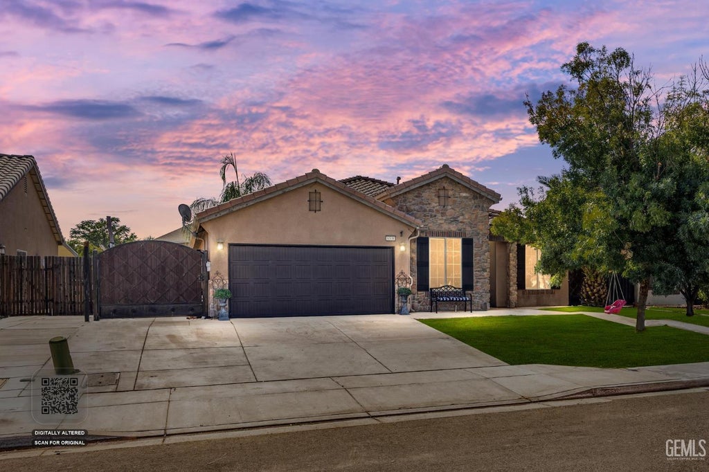Photo of 9508 Wareham Drive, Bakersfield, CA 93313 (MLS # 202607474)