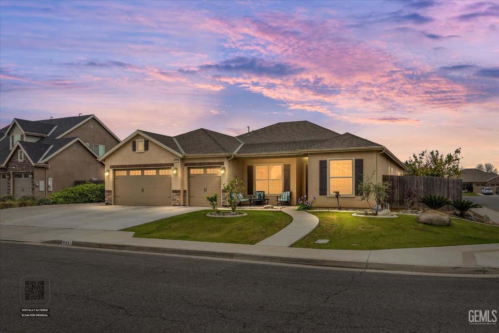 Photo of 9321 Riviera Del Sol Drive, Bakersfield, CA 93314 (MLS # 202603350)