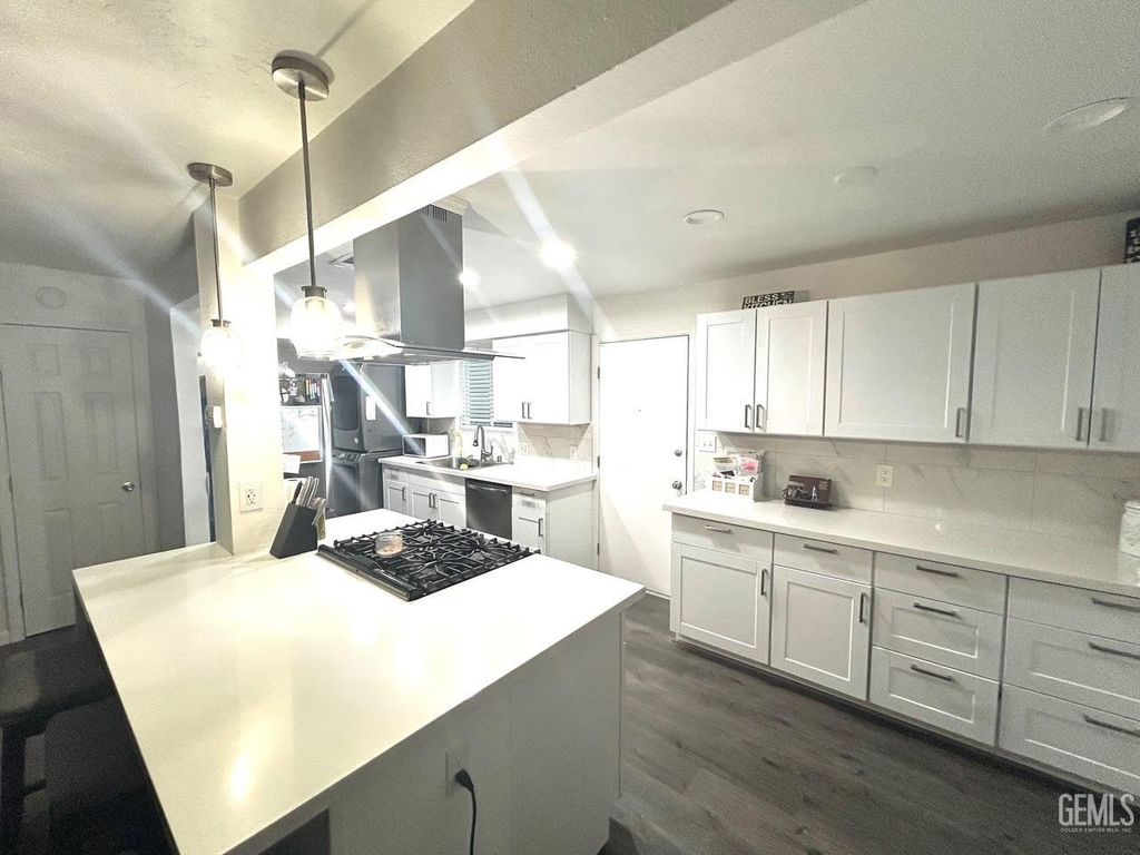 Photo of 3333 El Encanto Court #22, Bakersfield, CA 93301 (MLS # 202510883)