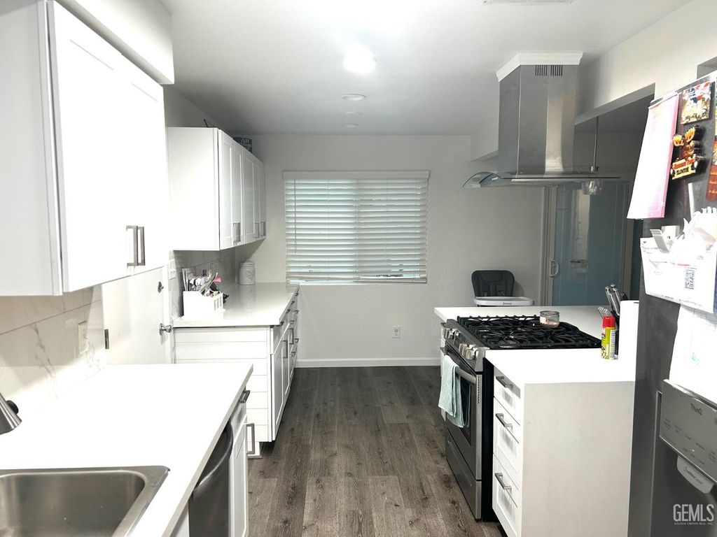 Photo of 3333 El Encanto Court #22, Bakersfield, CA 93301 (MLS # 202510883)