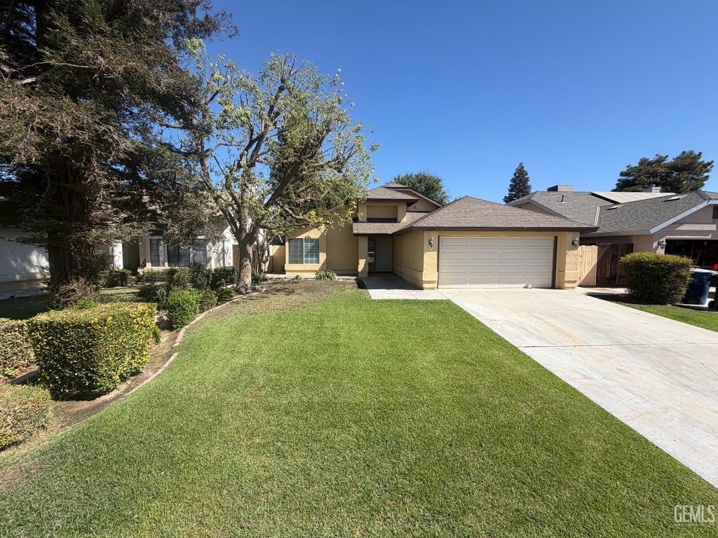 Photo of 6504 Quaking Aspen Street, Bakersfield, CA 93313 (MLS # 202610090)