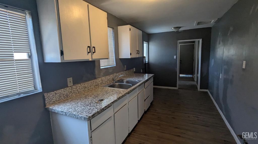 Photo of 408 Powell Lane, Bakersfield, CA 93307 (MLS # 202513300)