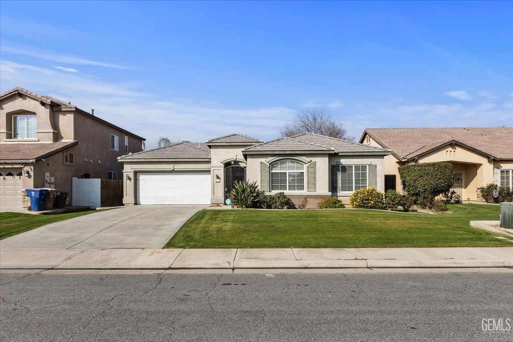 Photo of 5023 Villa Bella Lane, Bakersfield, CA 93311 (MLS # 202600496)