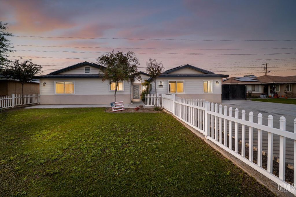 Photo of 10512 Dee Dee Avenue, Bakersfield, CA 93312 (MLS # 202600574)