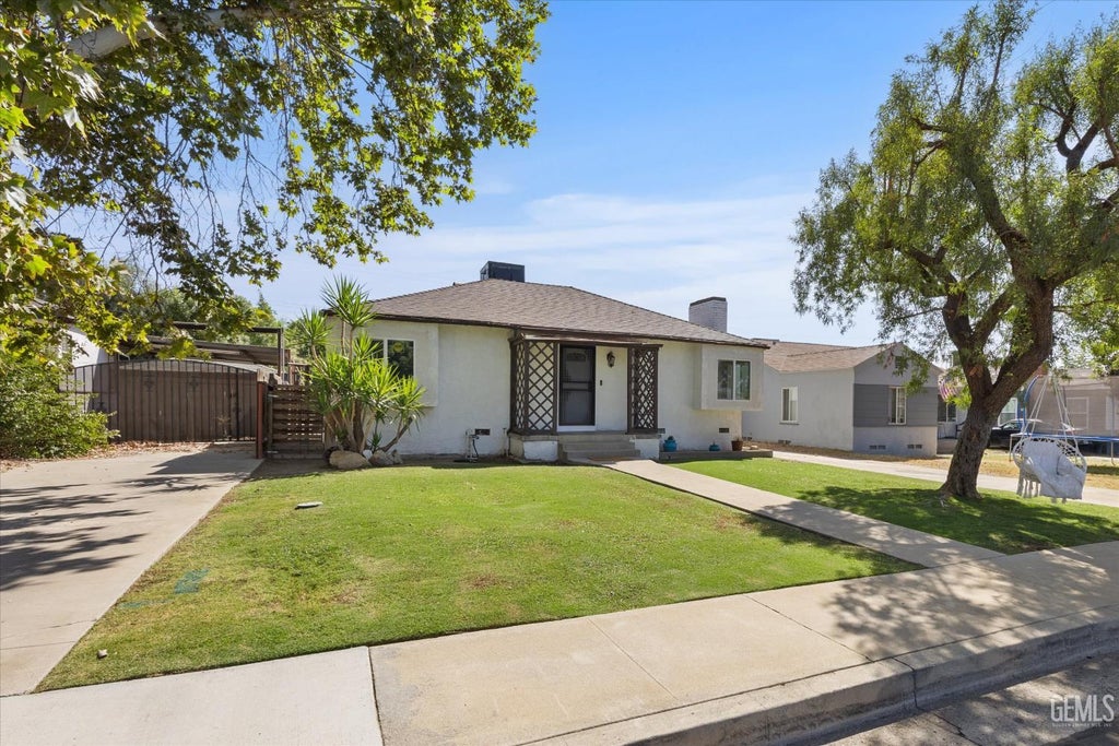 Photo of 2314 Olympic Drive, Bakersfield, CA 93308 (MLS # 202610016)