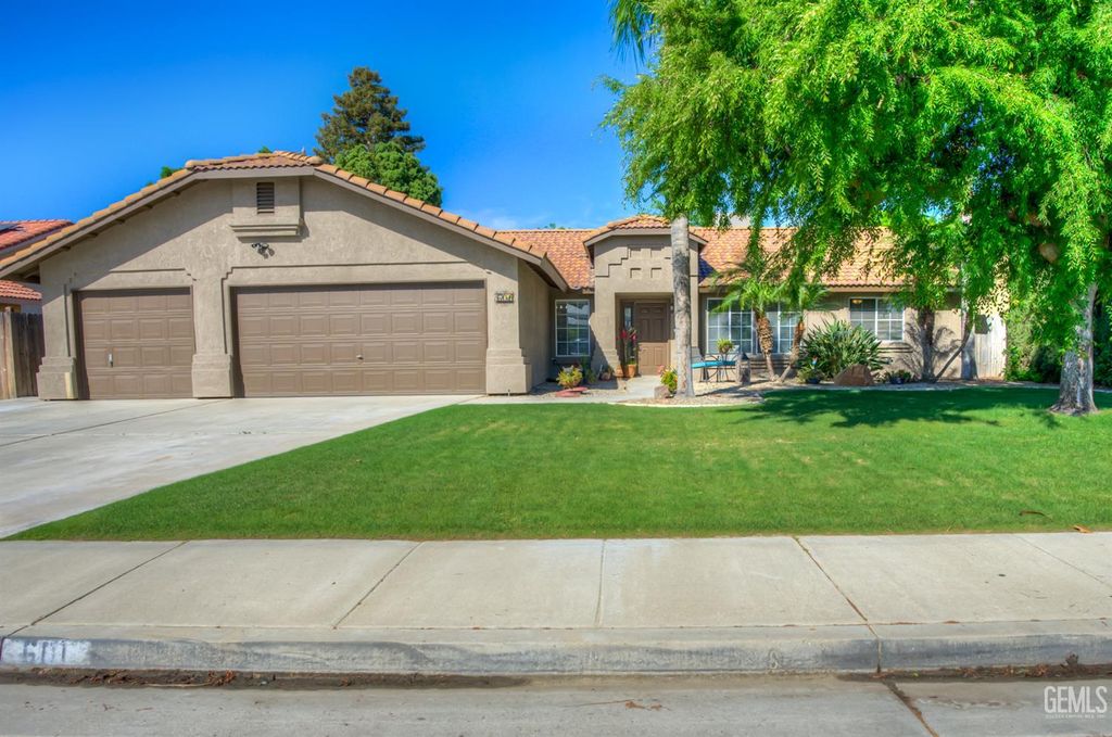 Photo of 601 Hidalgo Drive, Bakersfield, CA 93314 (MLS # 202603380)